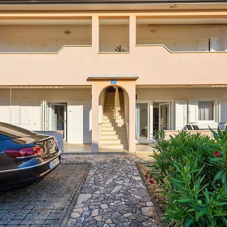 Lovrečica Lucrezia House With Apartments מראה חיצוני תמונה