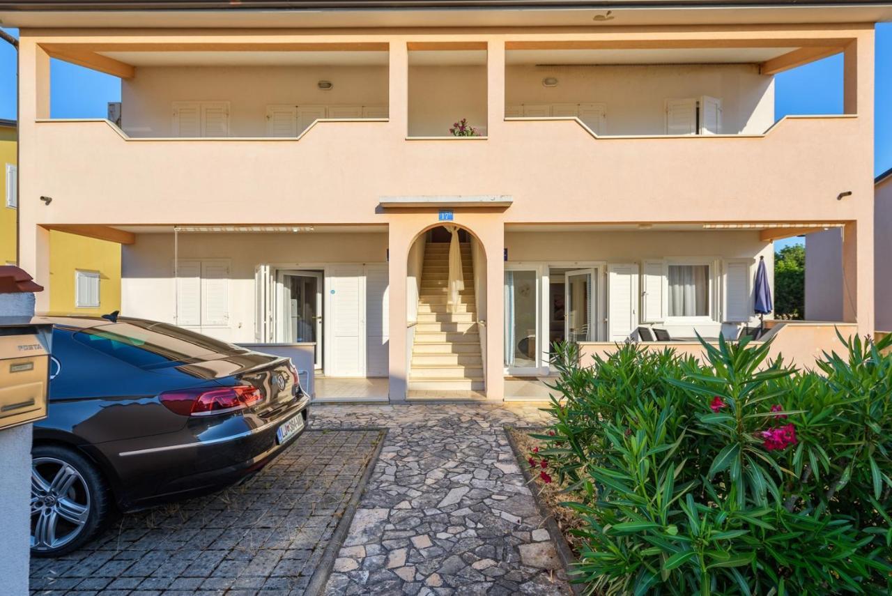 Lovrečica Lucrezia House With Apartments מראה חיצוני תמונה