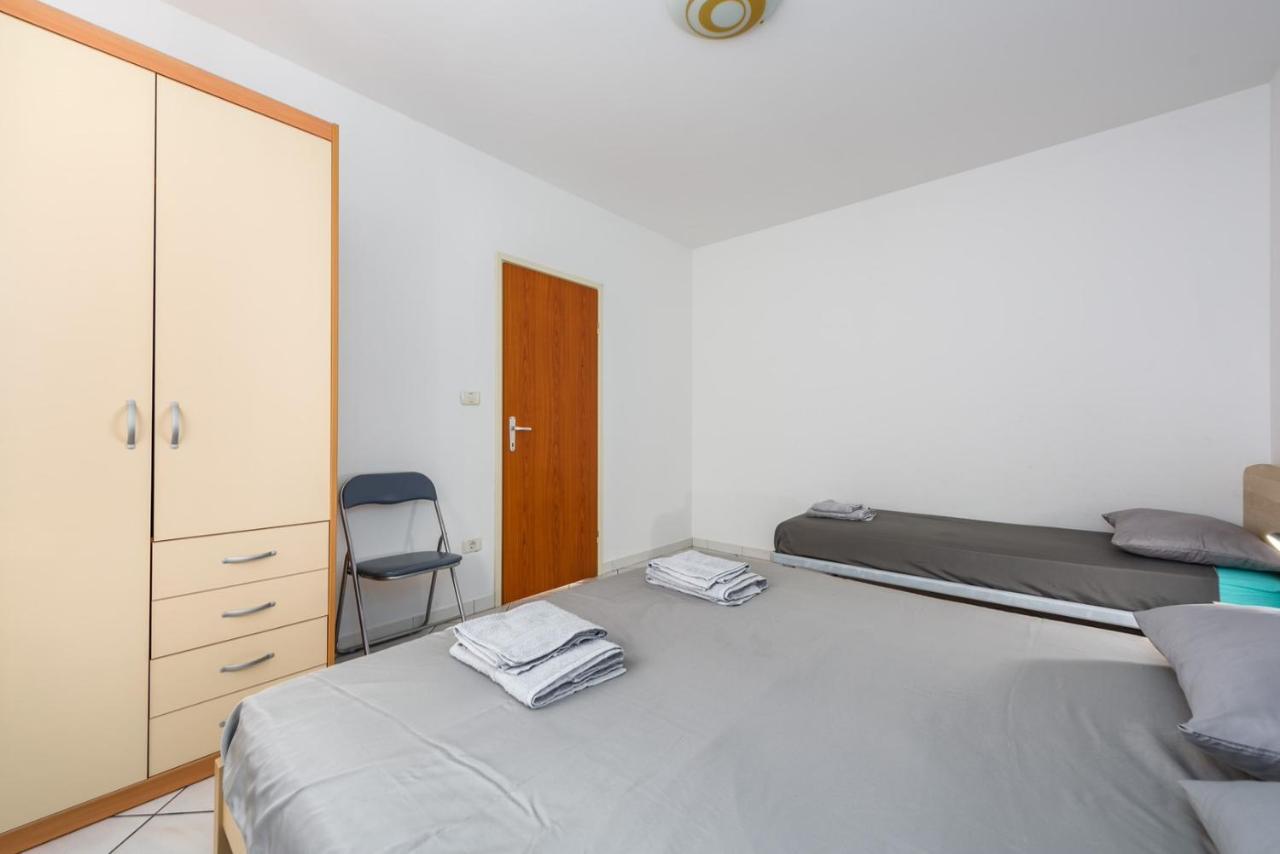 Lovrečica Lucrezia House With Apartments מראה חיצוני תמונה