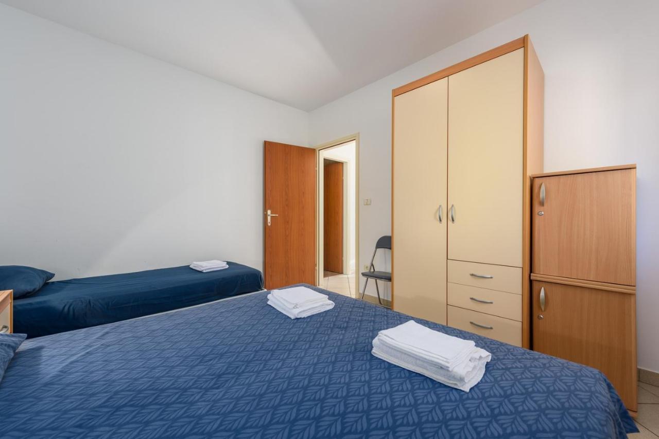 Lovrečica Lucrezia House With Apartments מראה חיצוני תמונה
