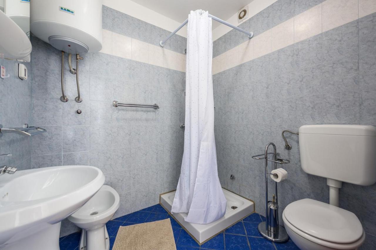 Lovrečica Lucrezia House With Apartments מראה חיצוני תמונה