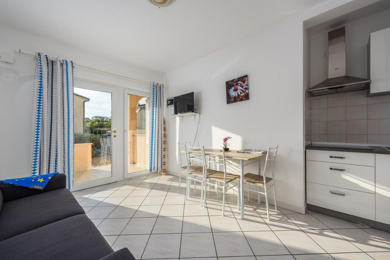 Lovrečica Lucrezia House With Apartments מראה חיצוני תמונה