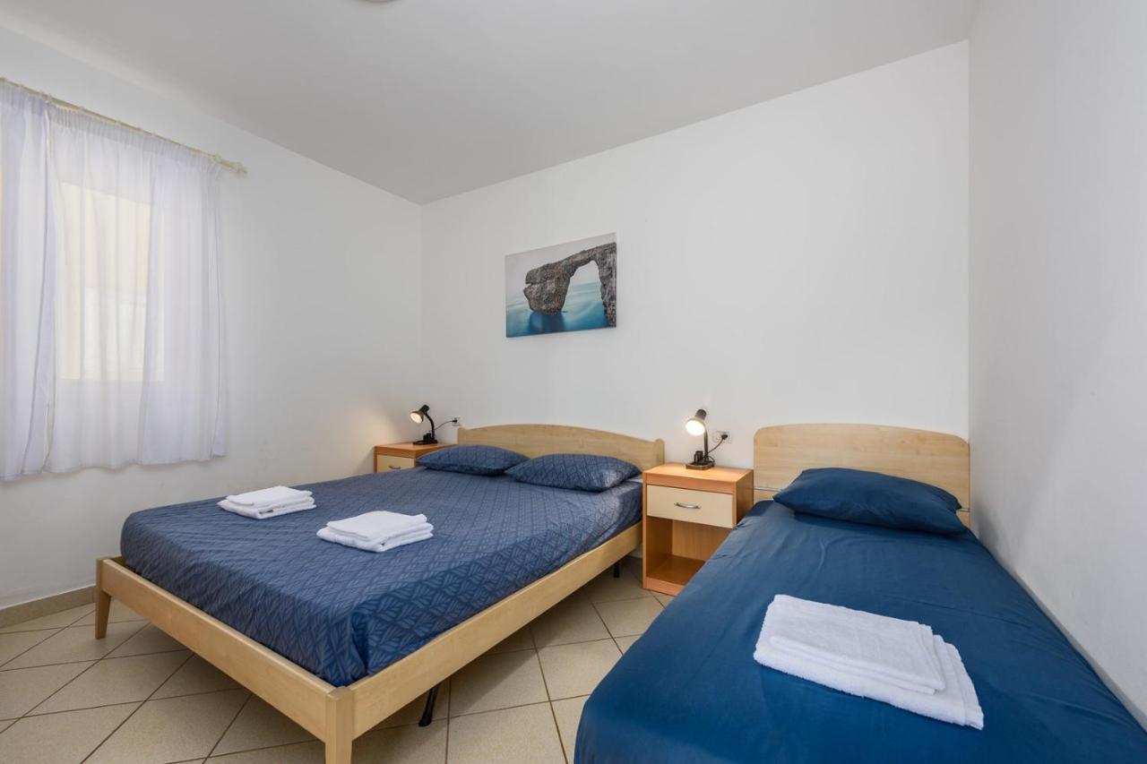 Lovrečica Lucrezia House With Apartments מראה חיצוני תמונה