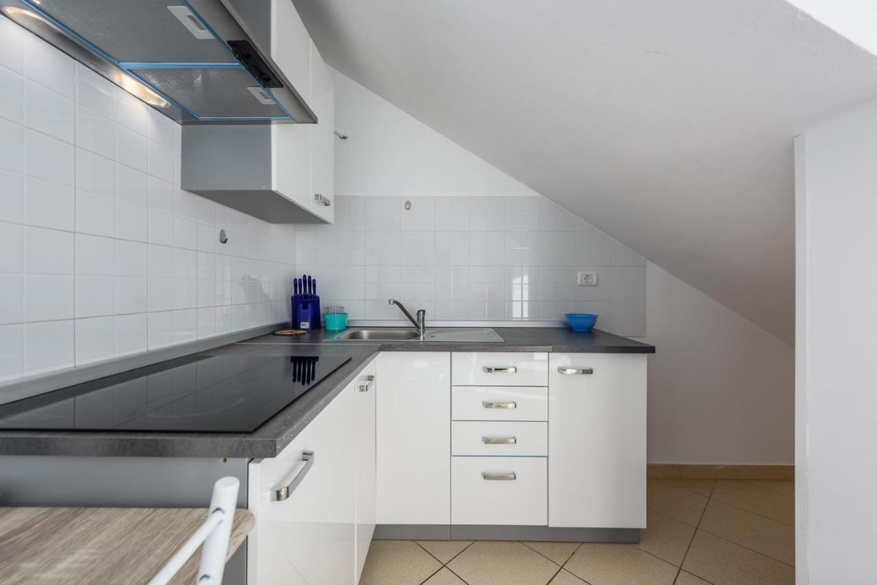 Lovrečica Lucrezia House With Apartments מראה חיצוני תמונה